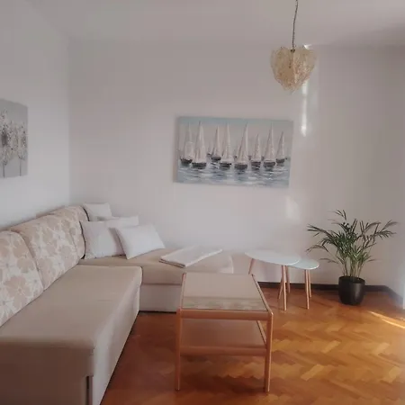 Mit Balkon Und Meerblick By Interhome