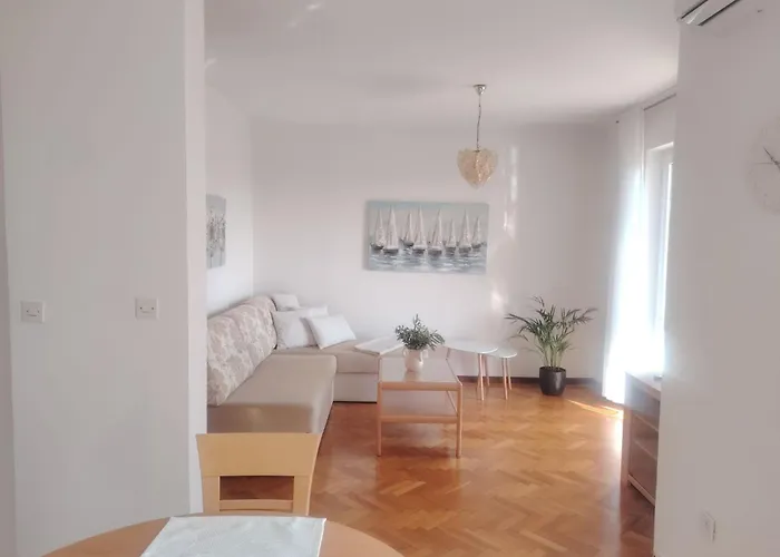 Mit Balkon Und Meerblick By Interhome * Bol