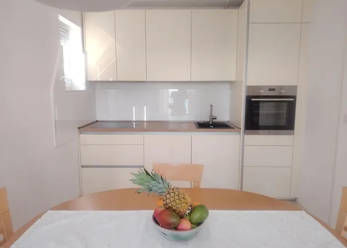 Mit Balkon Und Meerblick By Interhome Bol