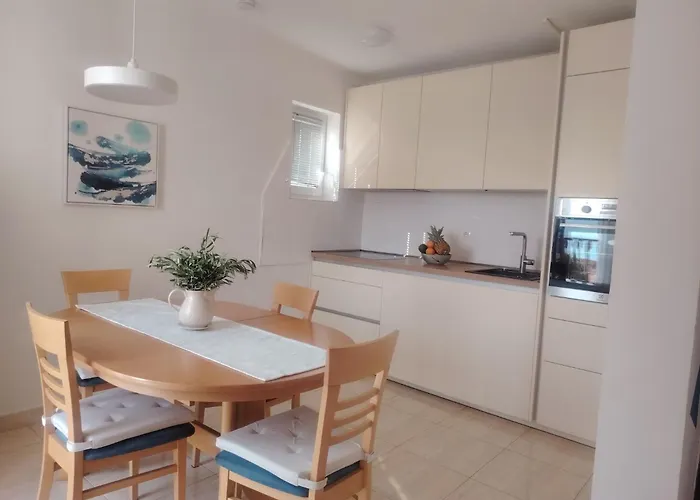 Apartman Mit Balkon Und Meerblick By Interhome Bol